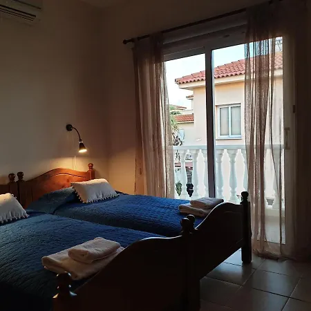 Bright Elena 17, Private Pool, Walk To The Beach! Villa