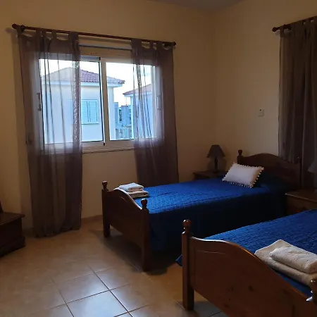Bright Elena 17, Private Pool, Walk To The Beach! Paralimni