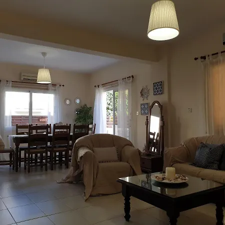 Bright Elena 17, Private Pool, Walk To The Beach! Villa