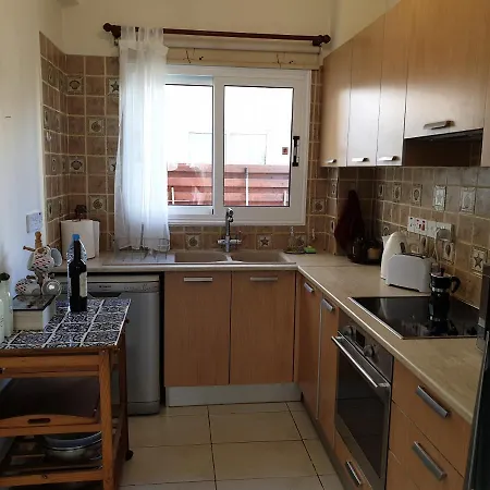 Bright Elena 17, Private Pool, Walk To The Beach! * Paralimni
