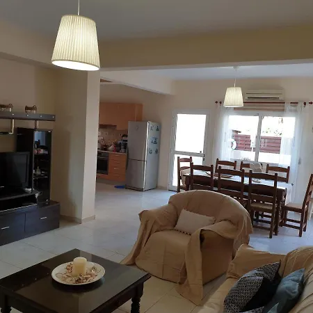 Bright Elena 17, Private Pool, Walk To The Beach! *