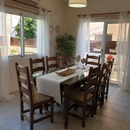 فيلة Bright Elena 17, Private Pool, Walk To The Beach!